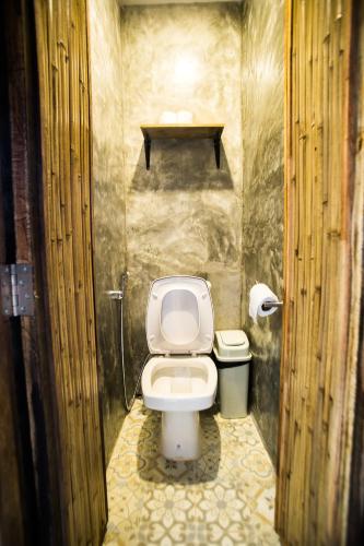 a small bathroom with a toilet and a sink at Sweet Life Guesthouse in Ko Lanta