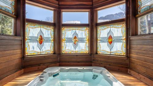 a bath tub in a room with windows at Smuggler B by AvantStay Excellent Condo Within Walking Distance Of Lift 7 in Telluride