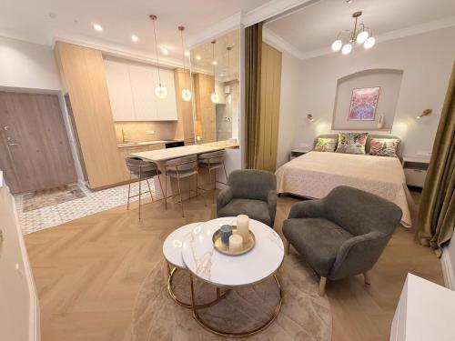 Foto Brand New Boutique Apt in City Center 6