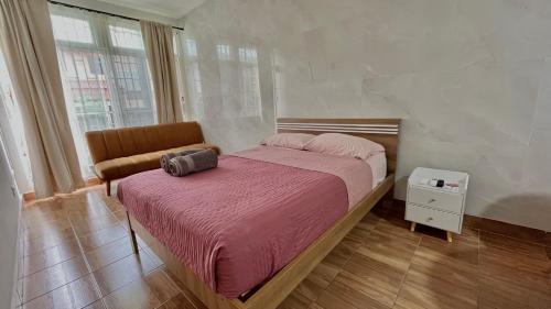 a bedroom with a bed with a bag on it at Loft en Veracruz in Veracruz