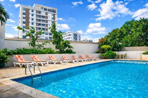 Бассейн в Radisson Hotel Santo Domingo или поблизости