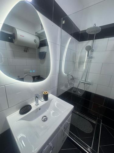 Bilik mandi di Klevi Apartment