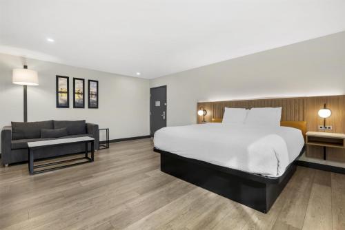a hotel room with a bed and a couch at Best Western San Diego Pacific Beach/Mission Bay in San Diego