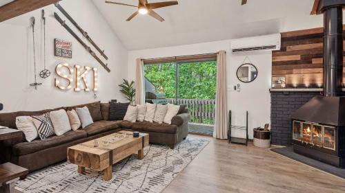 a living room with a couch and a fireplace at The Bears Den by AvantStay Prime Location Renovated w Movie Game Room in Crescent Lake