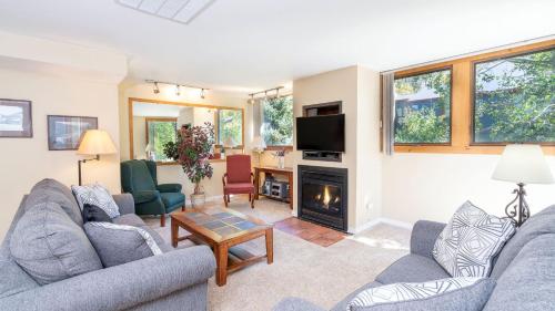 a living room with two couches and a fireplace at Telluride Lodge 405 by AvantStay Close to Slopes Town in Telluride