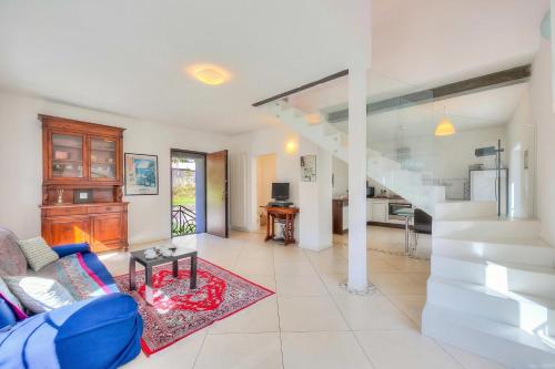 Franklin House with Private Garden - Happy Rentals