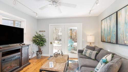 a living room with a couch and a flat screen tv at Viking Lodge 103 by AvantStay Stunning Condo Near Ski Lift in Telluride