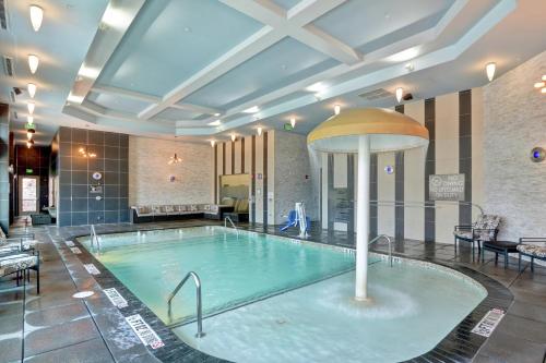 a pool in the middle of a hotel lobby at Hilton Garden Inn Raleigh/Crabtree Valley in Raleigh
