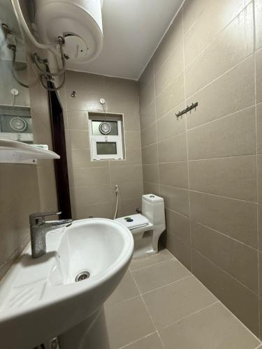 a bathroom with a sink and a toilet at قولد شير 2 in Salalah
