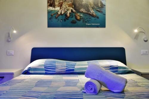 a bed with a rolled up towel on top of it at Casa Anna in Santa Maria
