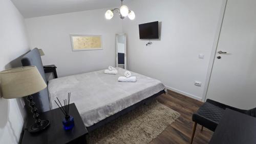 a bedroom with a bed with two towels on it at Vila Bella in Lugugnana