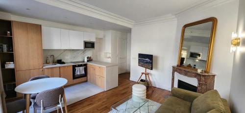 Renovated designer 2-bedroom apartment, Bibliothèque nationale de France and Seine