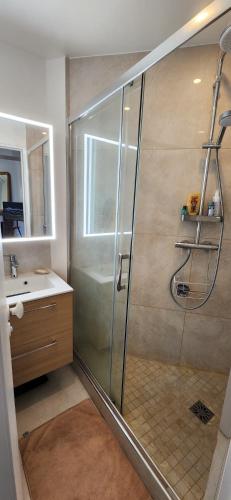 Renovated designer 2-bedroom apartment, Bibliothèque nationale de France and Seine
