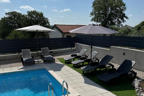 Holiday house with a swimming pool Kastel, Central Istria - Sredisnja Istra - 23470