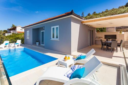 Seaside house with a swimming pool Cove Bristva, Korcula - 25192