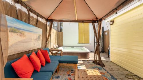 a living room with a blue couch and a tub at Casita de Catherine by AvantStay 1 Block to Duval St w Hot Tub in Key West