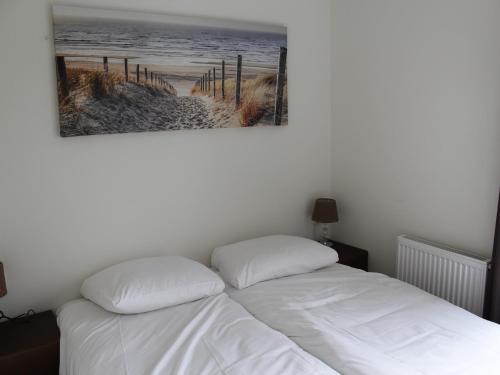 a bedroom with a bed and a painting on the wall at Bemelen Holiday Home for 6 in Bemelen