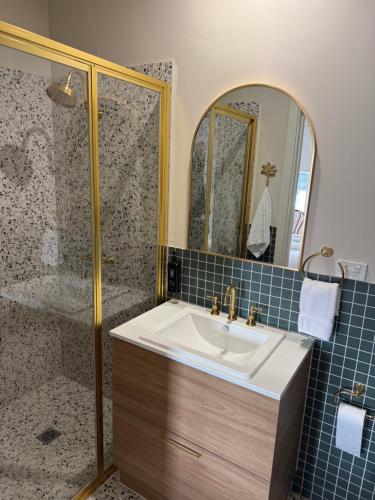 a bathroom with a sink and a shower at Tocumwal Hotel Motel in Tocumwal
