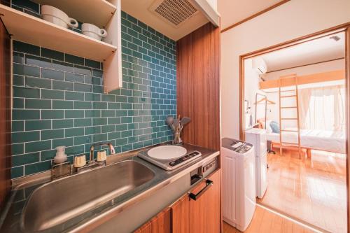 a bathroom with a sink and a mirror and a sink at 茜 Akane in Kawasaki