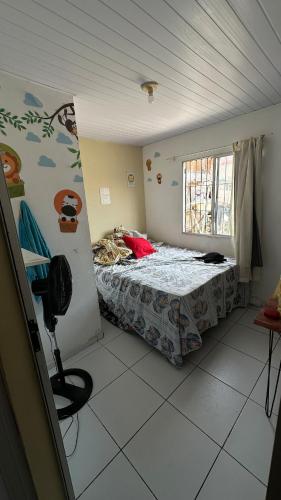 a small bedroom with a bed and a window at Parnaíba cantinho do sossego in Parnaíba