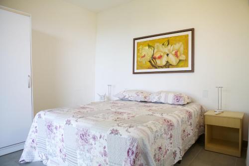 a bedroom with a bed and a picture on the wall at Pousada Irradiante in Olinda