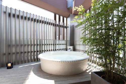 Y-HOTEL