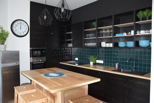 Köök või kööginurk majutusasutuses Luxury Apartment by Hi5 - Bajcsy Suite