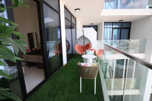 a balcony with green carpet and a table and chairs at Premium 1BR on Al Maryah Island, near ADGM in Abu Dhabi