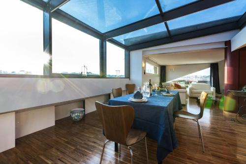 Spacious Penthouse with St Peter View