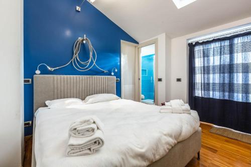 Spacious Penthouse with St Peter View