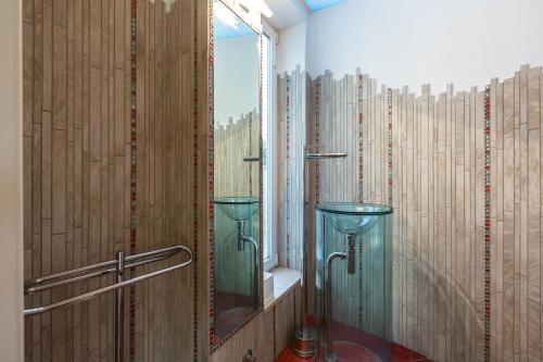 Spacious Penthouse with St Peter View