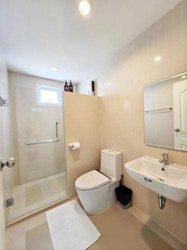 a bathroom with a toilet and a sink and a shower at 1 Bedroom Beachside Condo in Cha-am in Ban Bang Sai Yoi (1)