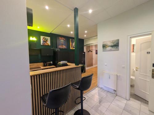 a kitchen with a counter and chairs in a room at Munich Apartment 110 qm with 3 Bedrooms very cetral location 1 to 10 Guests in Munich