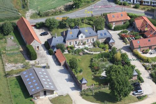 an aerial view of a house with a yard at Bienvenu dans le Java chez Pommes & Chevaux in Favières