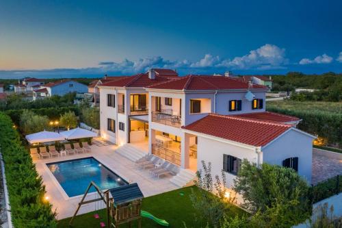Luxury Villa Primavera Sukosan with Heated Pool