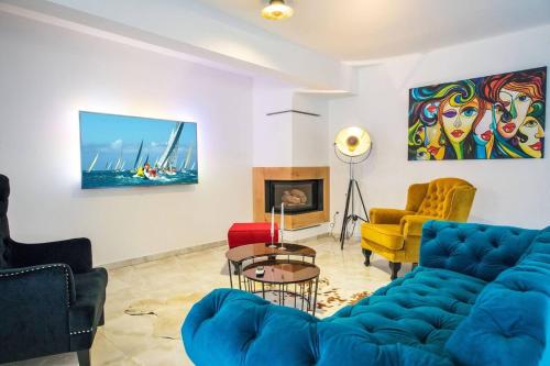 Villa Mlini Quiet Land with pool and badminton court