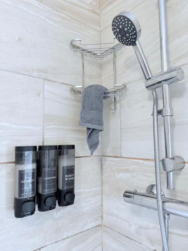 a shower in a bathroom with a shower head at House in Manchester MVS Snug Urban Hideaway in Manchester