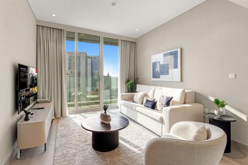 FIRST CLASS 2BR Ain Dubai & Marina Skyline