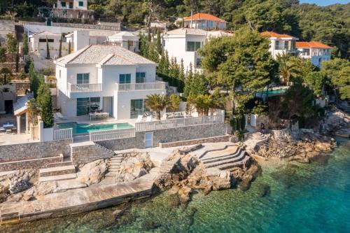 Luxury Seafront Villa White Sparkle Brač with heated pool