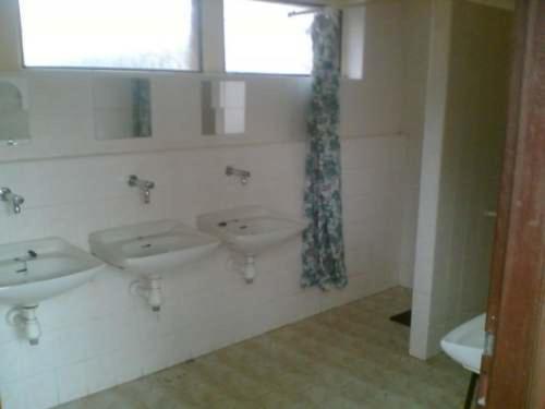 a bathroom with two sinks and a mirror and a window at Chatová osada Budín u Žirovnice in Žirovnice
