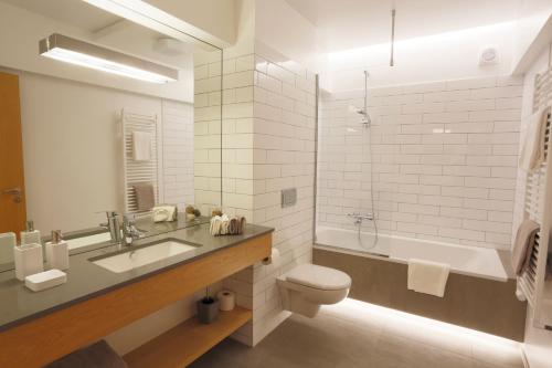 Ванная комната в V54 Harbour Apartments