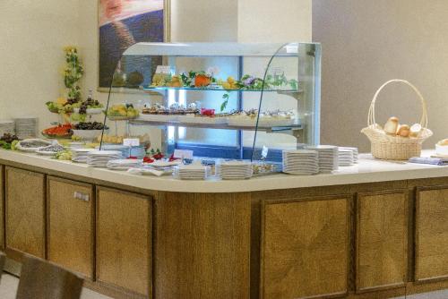 Makanan di atau berdekatan hotel