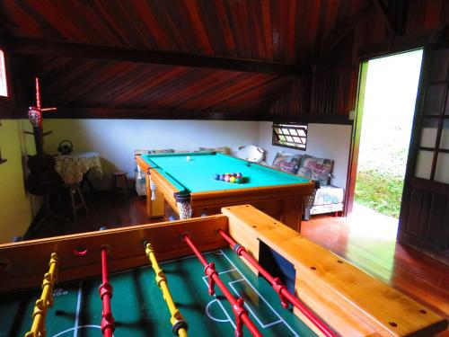 a room with a pool table in a house at Pousada Magia da Montanha in Visconde De Maua