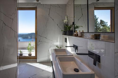 Luxury villa Elation Dubrovnik near Old Town with 2 pools