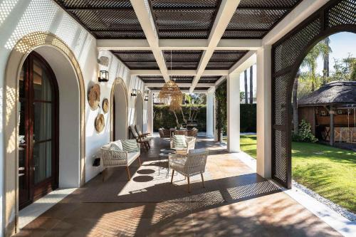 San Pedro Luxury Villa Private Pool Beach Access & Family Fun