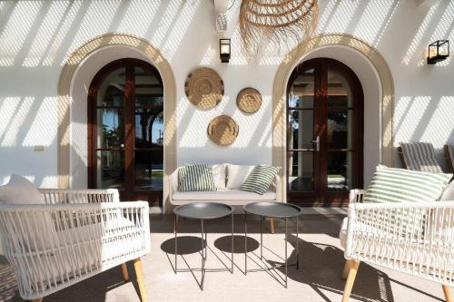 San Pedro Luxury Villa Private Pool Beach Access & Family Fun