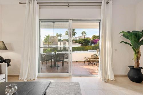 Puerto Banús Garden Suite, Walk to Marina and Beach