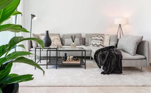 Nueva Andalucia Townhouse, Private Garden and Garage