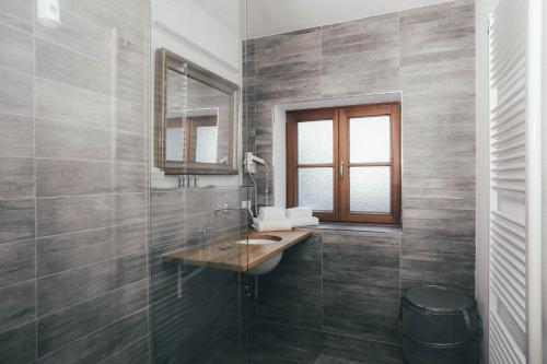 a bathroom with a sink and a mirror at Luna Mia Apartment 2 in Schwangau