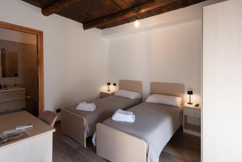 a bedroom with two beds and a mirror at Wake&Relax in Decollatura